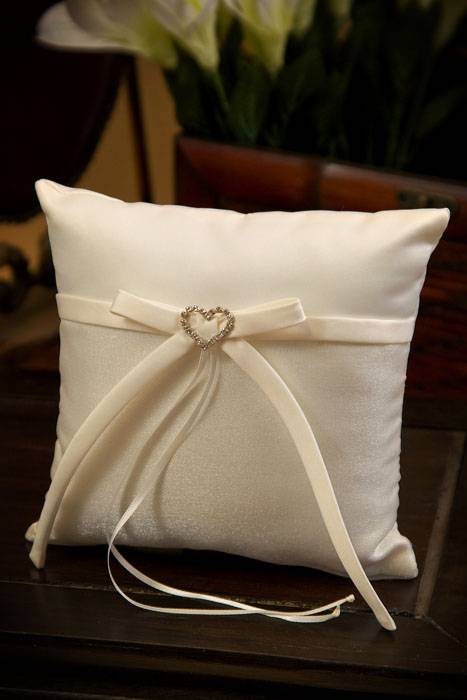 Square Ring Pillow W/heart Ivory
