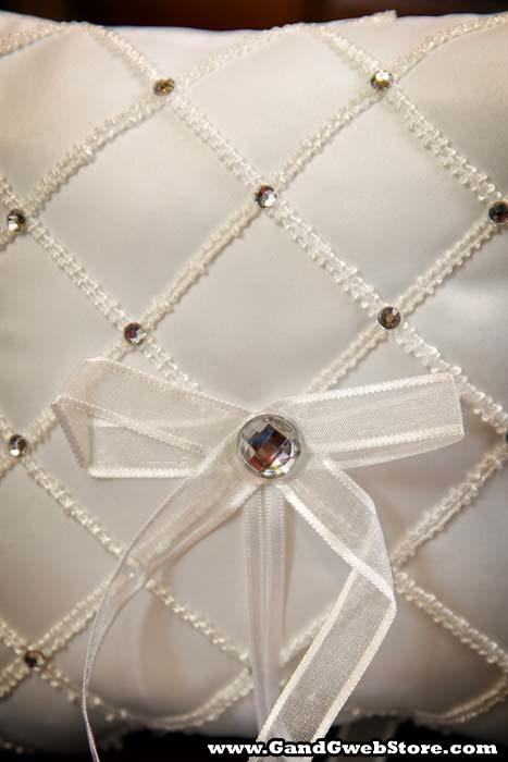 Square Ring Pillow W/rhinestone White