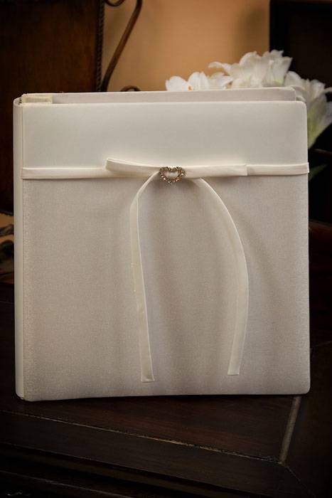 11" X 13" Photo Album W/heart Ivory
