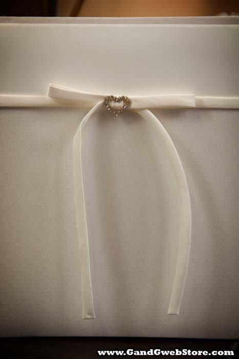 11" X 13" Photo Album W/heart Ivory