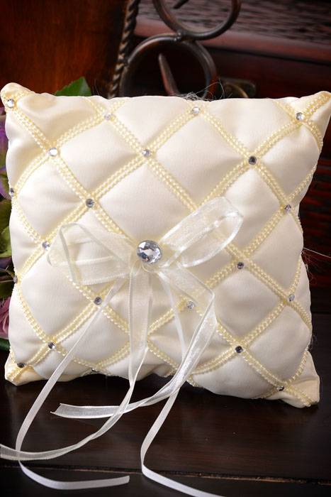 7" Ring Pillow W/rhinestones Ivory