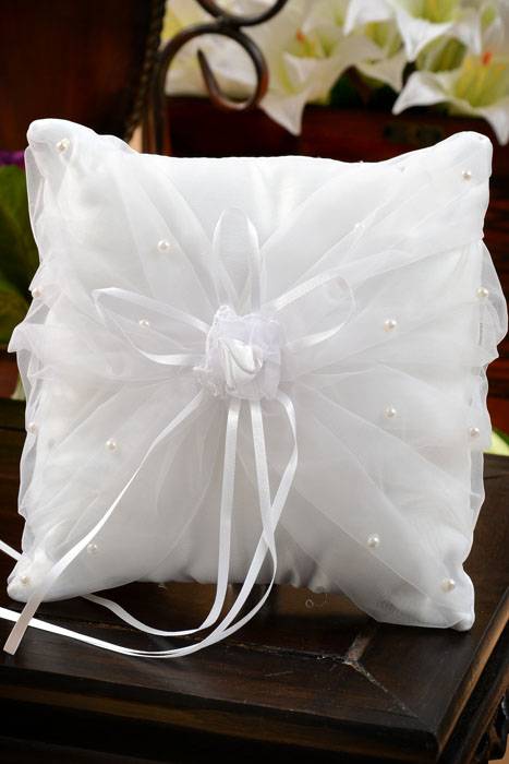 7" Ring Pillow W/pearls White
