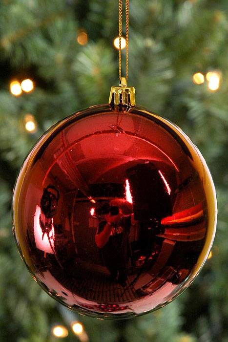 100mm Shiny Plastic Ball Burgundy Box/6