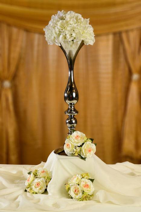 22" Aluminum Bouquet Holder Silver