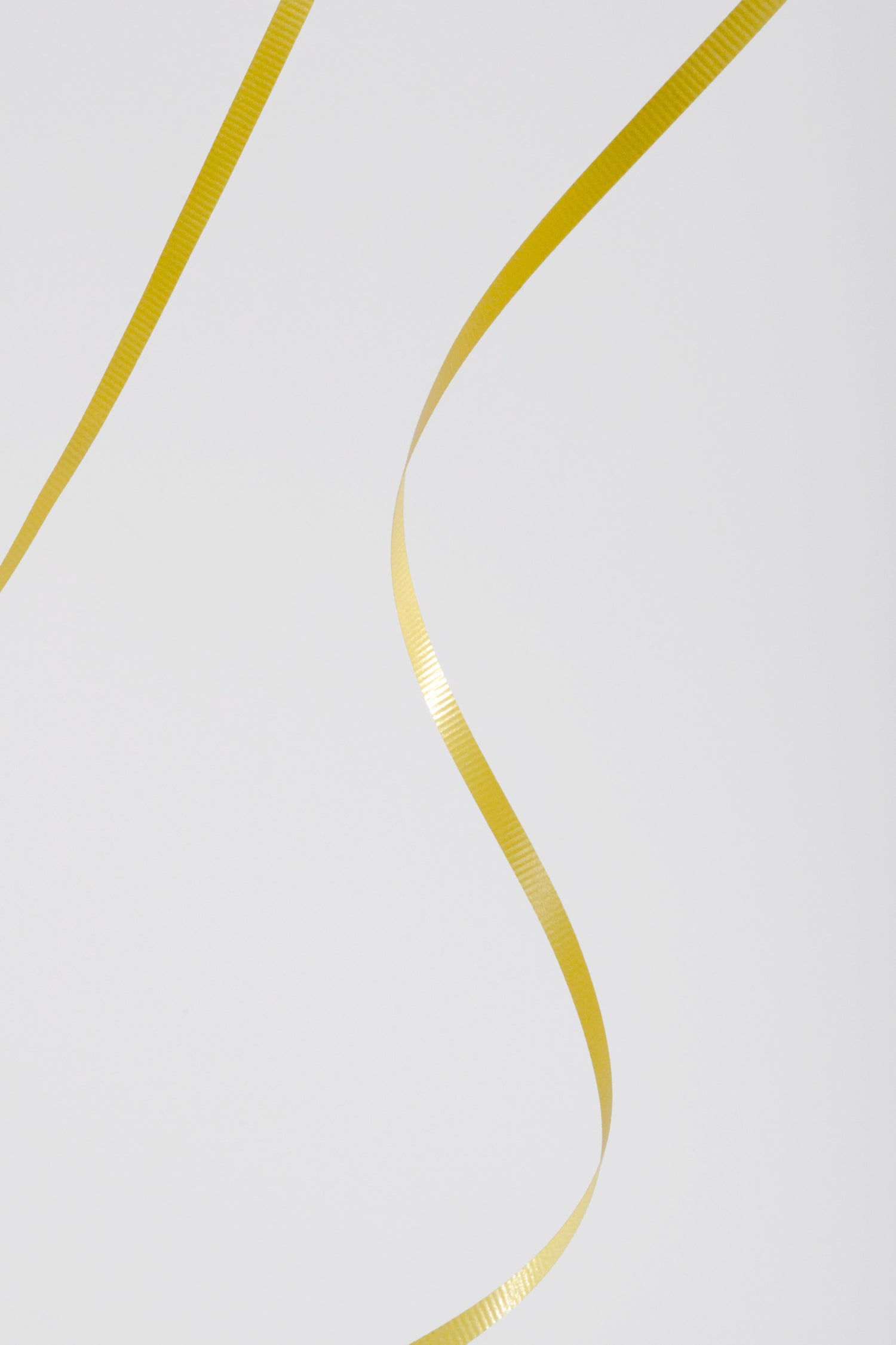3/16" X 500Y Crimped Curling Ribbon Gold