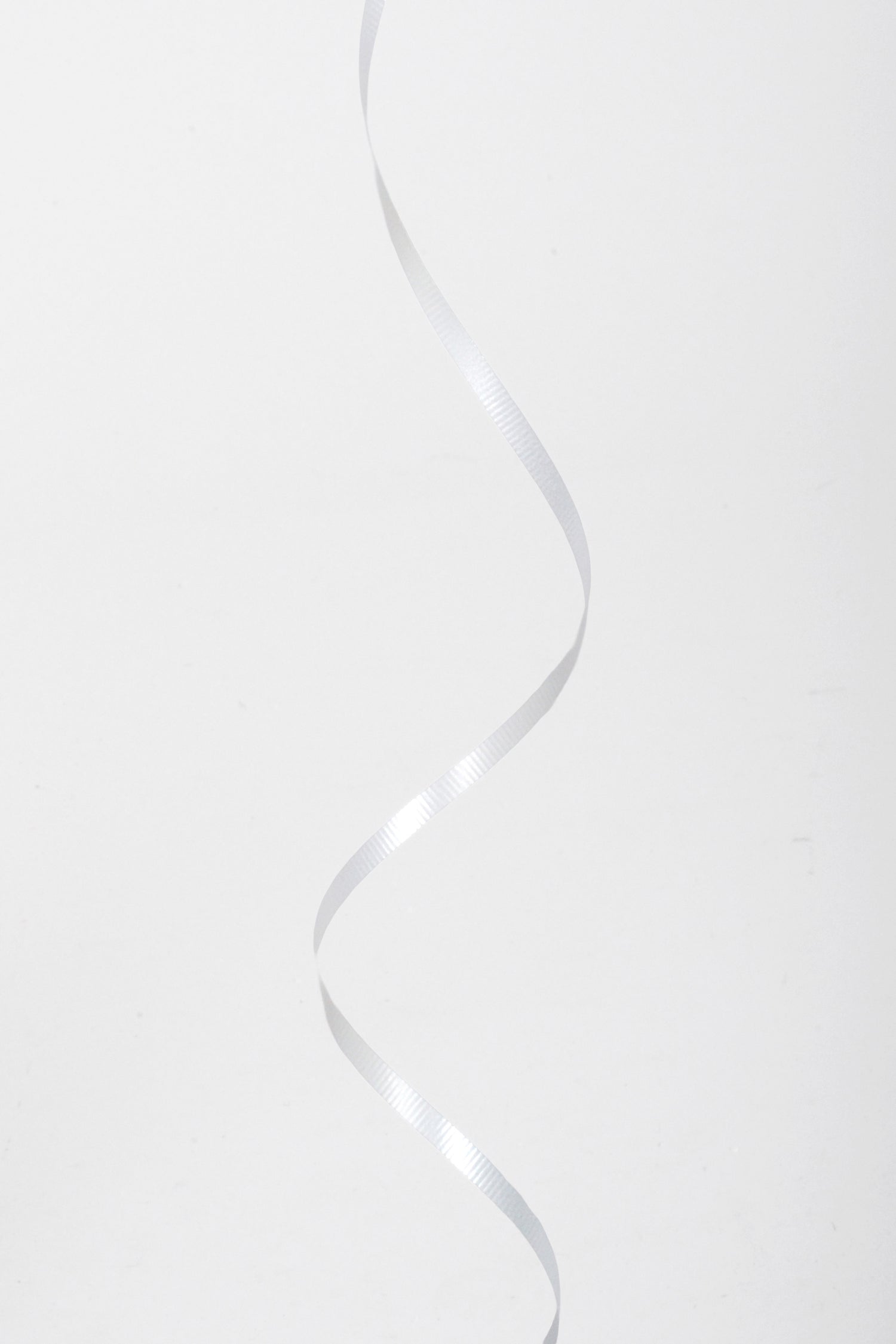 3/16" X 500Y Crimped Curling Ribbon White
